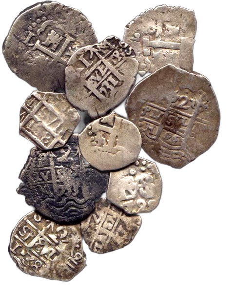 Stříbrné cob mince (macuquinas) španělské Ameriky s nepravidelným okrajem a neúplnou ražbou